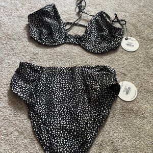 JMP the label UNTAMED - XL top and large bottom  NWT